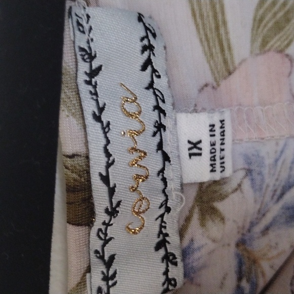 Off the shoulder flowy blouse - Picture 2 of 4